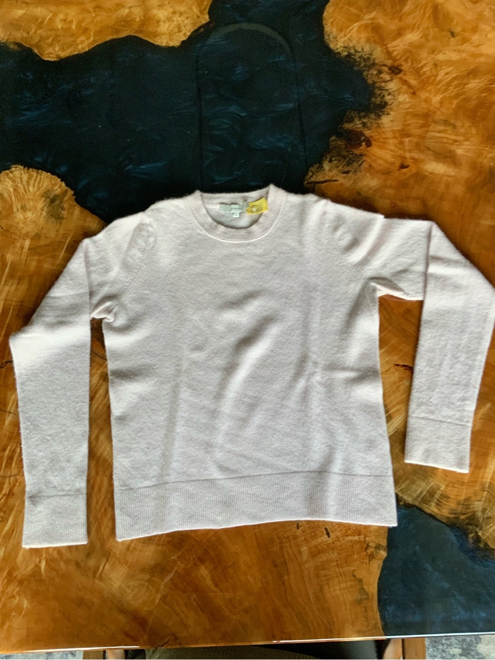 EUC VINCE Pale Pink Form Fitting Cashmere Sweater - Size M